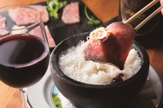 A5ランクの黒毛和牛肉の前ばら肉と内もも肉のローストビーフ・フルコースセット